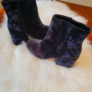 Kenneth Cole NY Renna Velvet Zipup Boot. Navy Blue. 8 1/2 M